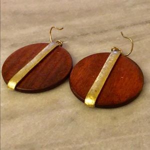 Cute wood earrings with gold straight